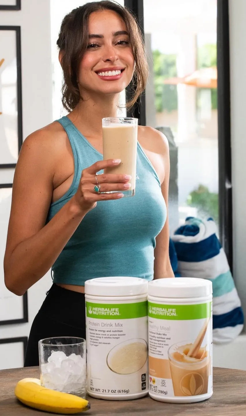 Iulia Ene, tehnician nutriționist la Herbalclub.ro, oferind consultanță și sfaturi personalizate pentru un stil de viață sănătos cu produse Herbalife.